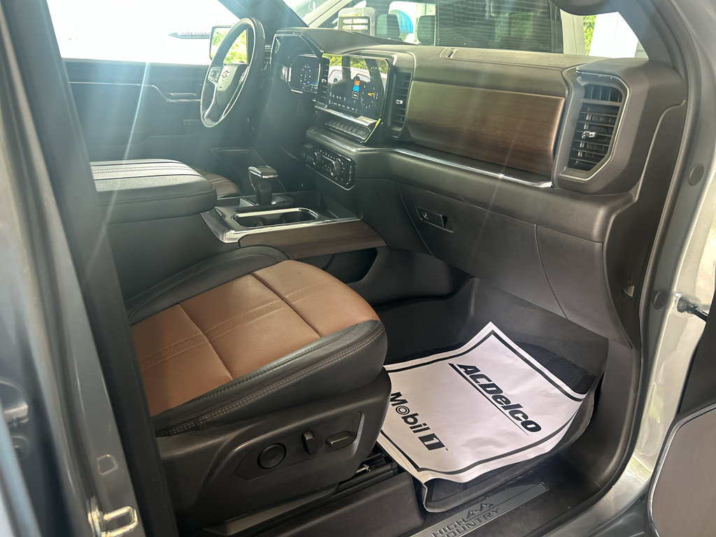 Used 2024 Chevrolet Silverado 1500 High Country w/ Z71 Off-Road Package AWD/4WD image 18