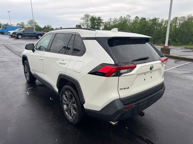 Used 2022 Toyota RAV4 XLE Premium AWD/4WD image 5