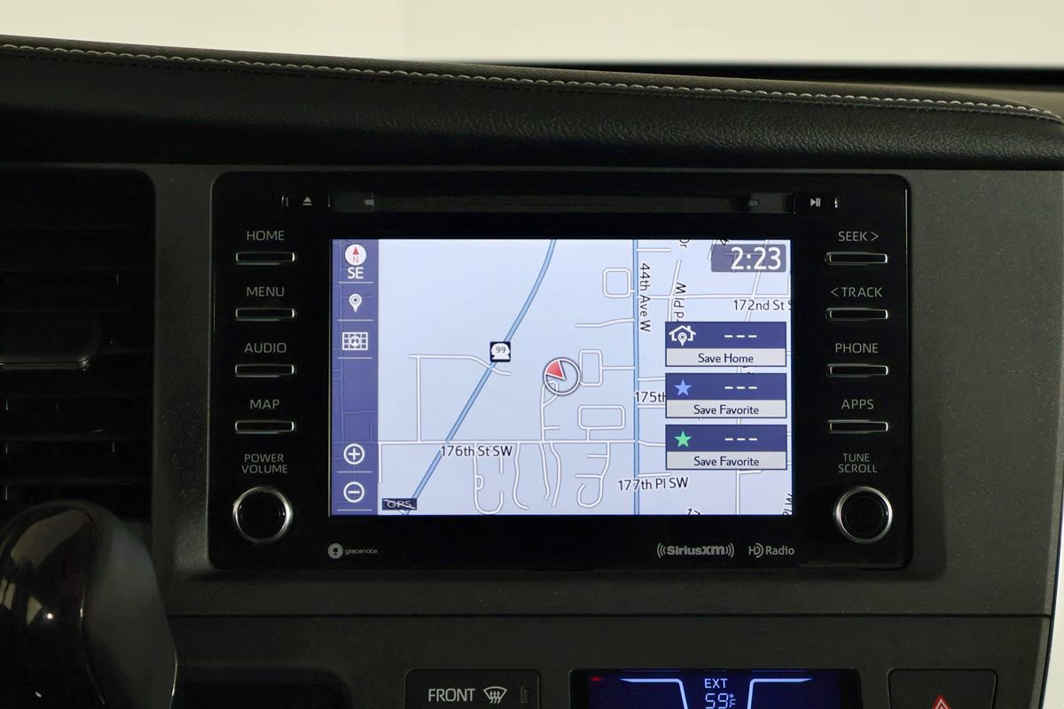 Used 2018 Toyota Sienna XLE w/ XLE Navigation Package FWD image 33