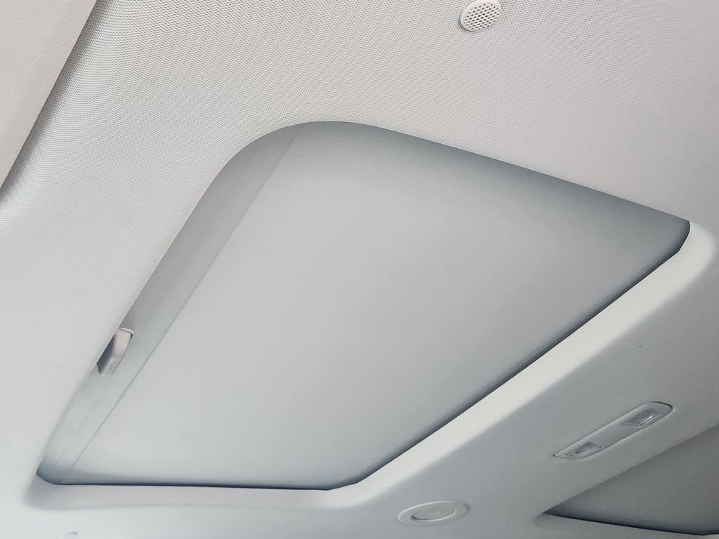 Used 2020 Chevrolet Traverse Premier w/ LPO, Black Accent Package image 16