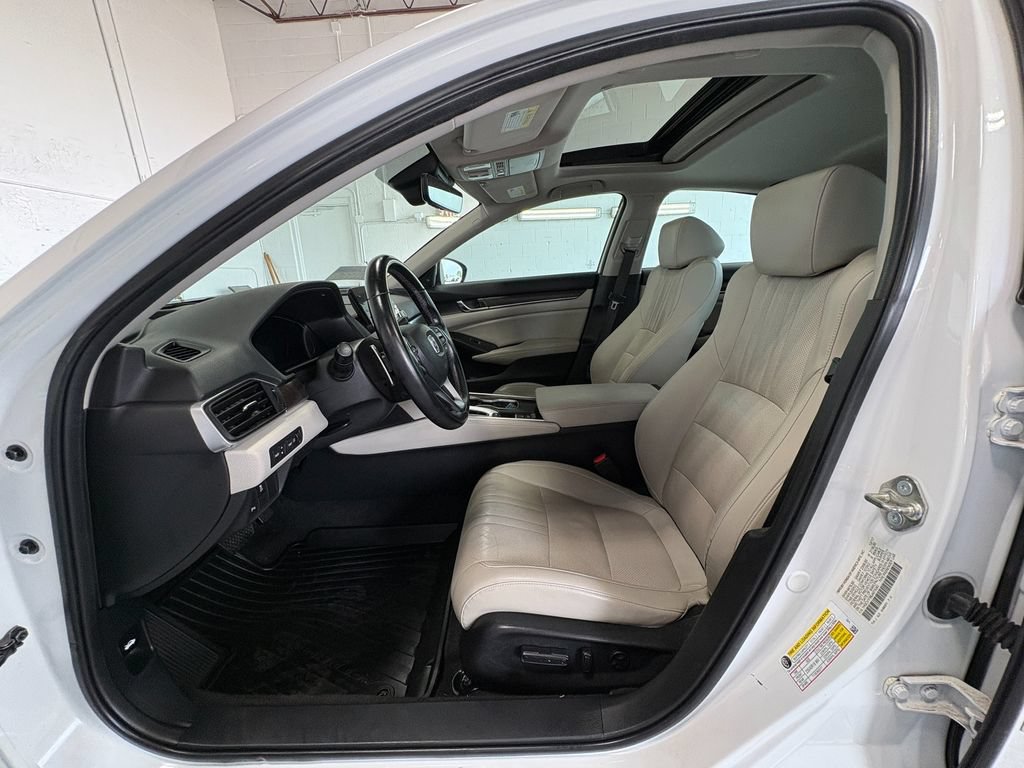 Used 2018 Honda Accord Touring image 12