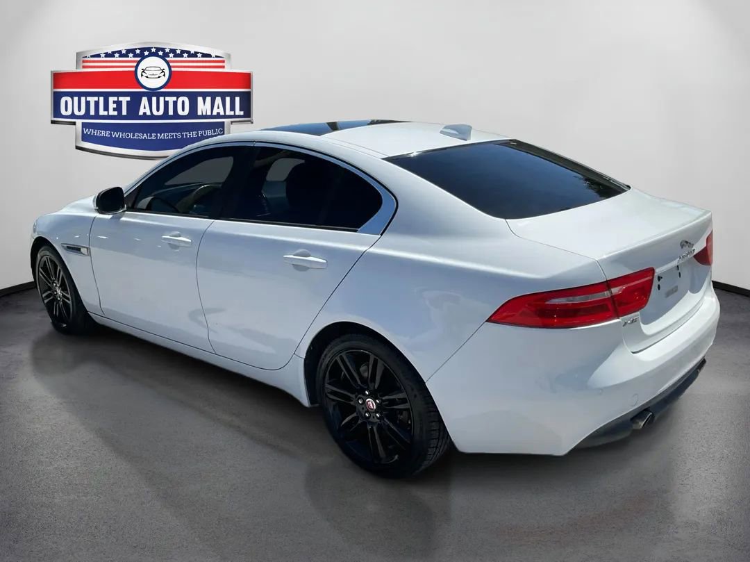 Used 2017 Jaguar XE Premium RWD image 5