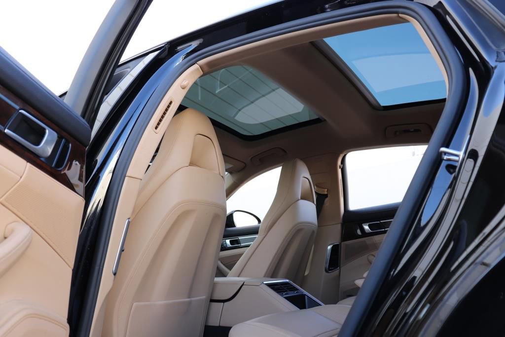 Used 2018 Porsche Panamera 4 image 34
