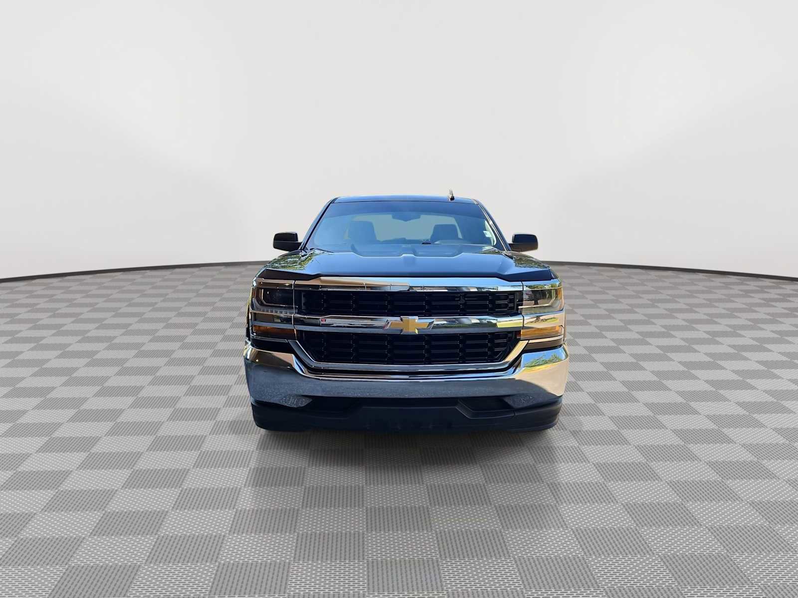 Used 2019 Chevrolet Silverado 1500 LT RWD image 3