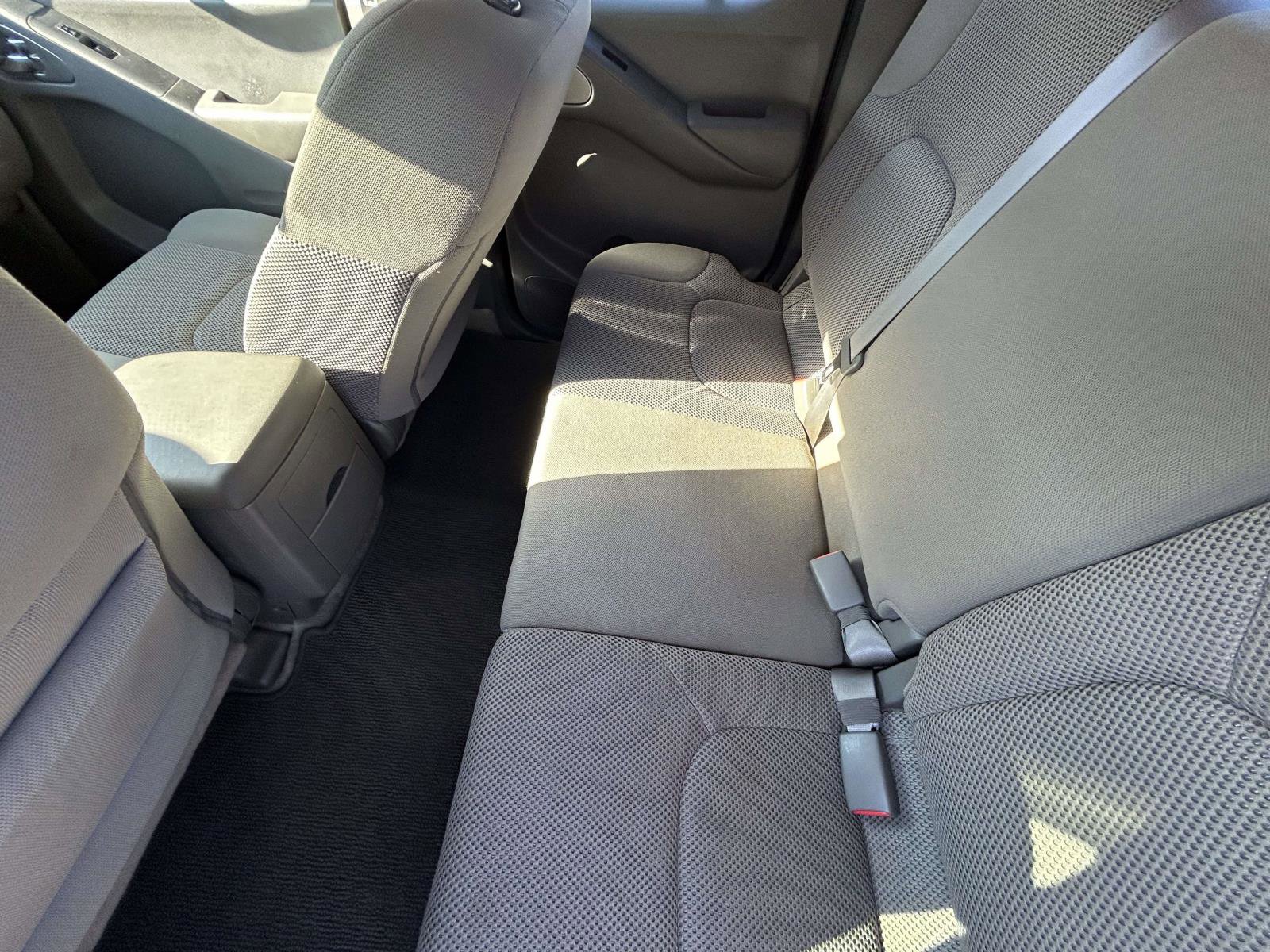 Used 2018 Nissan Frontier SV image 11