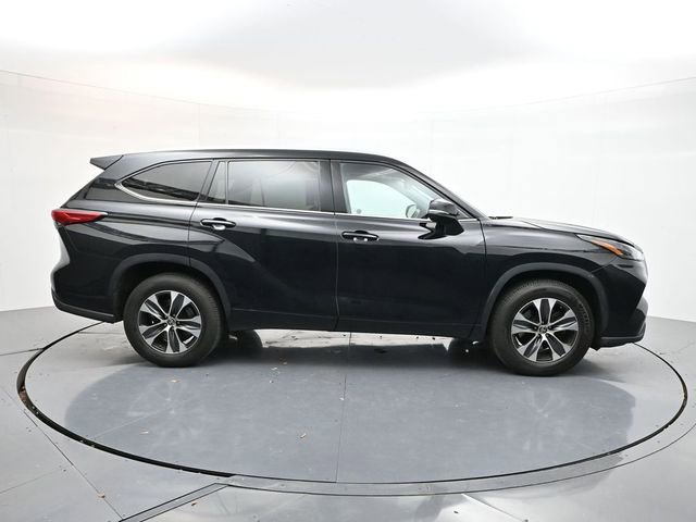 Used 2022 Toyota Highlander XLE image 5