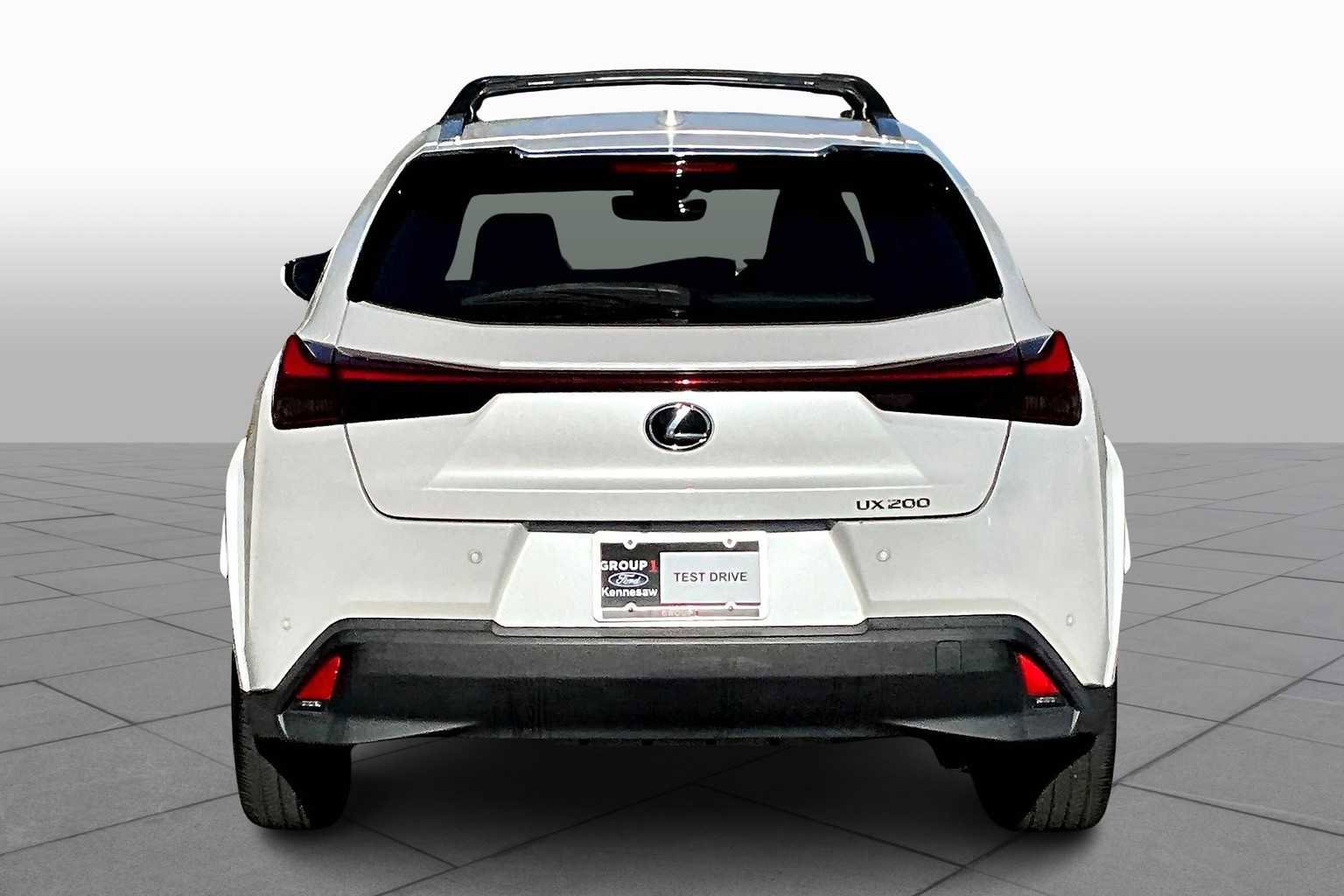 Used 2022 Lexus UX 200 w/ Premium Package image 4