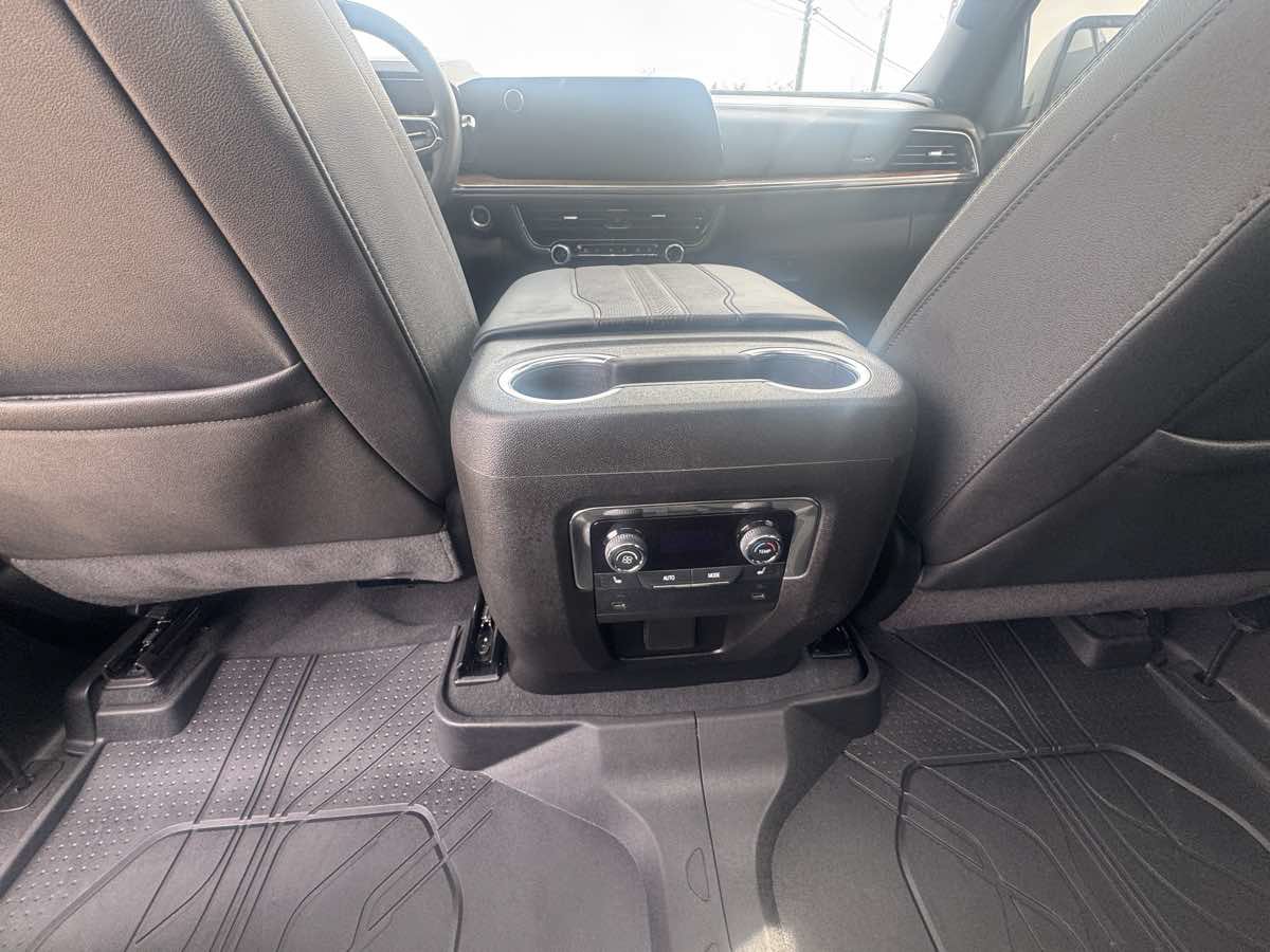 Used 2026 Chevrolet Tahoe High Country AWD/4WD image 18