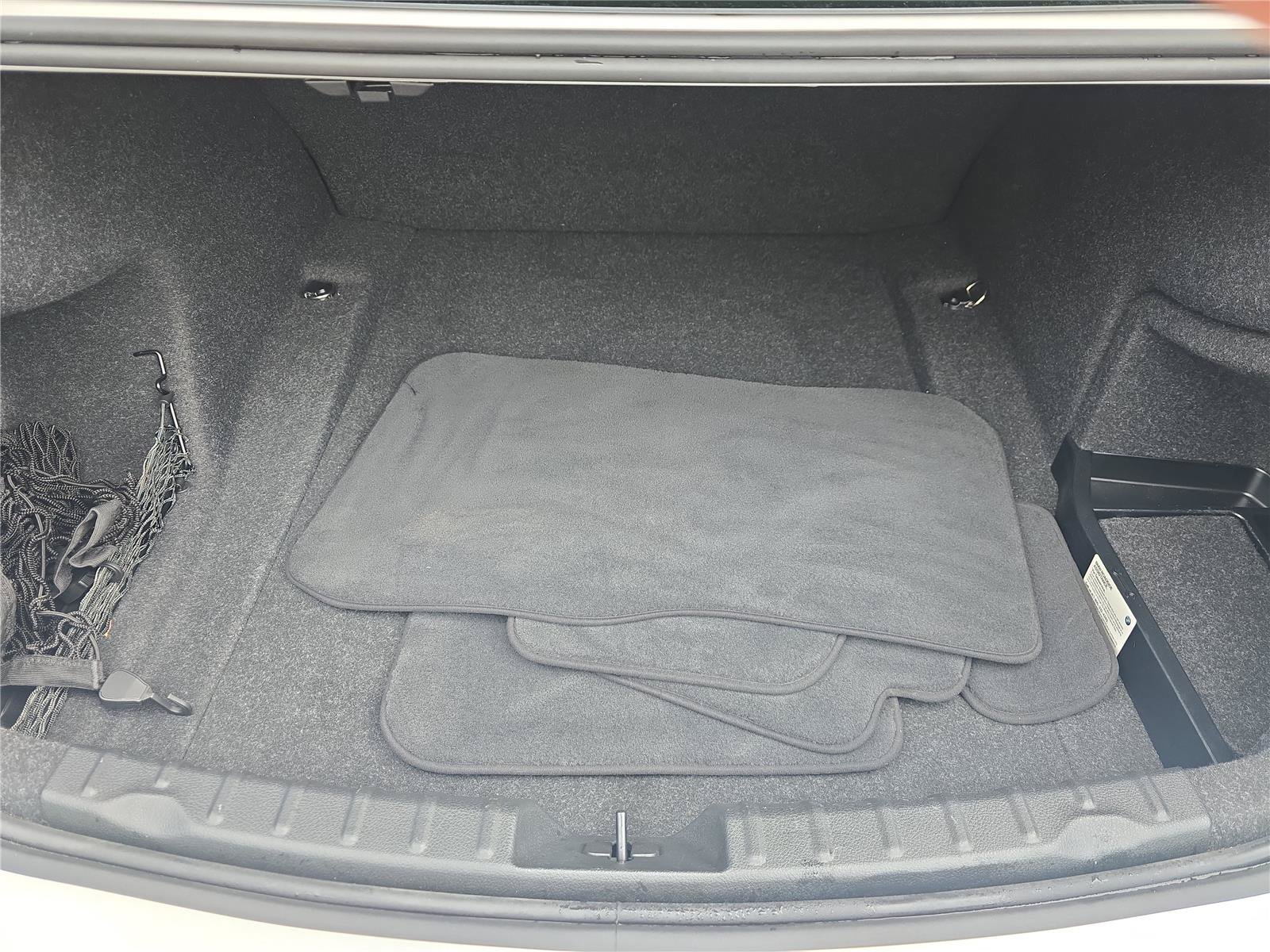 Used 2018 BMW 320i Sedan RWD image 8