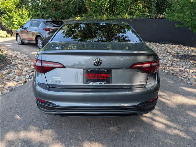 Used 2022 Volkswagen Jetta SE FWD image 4