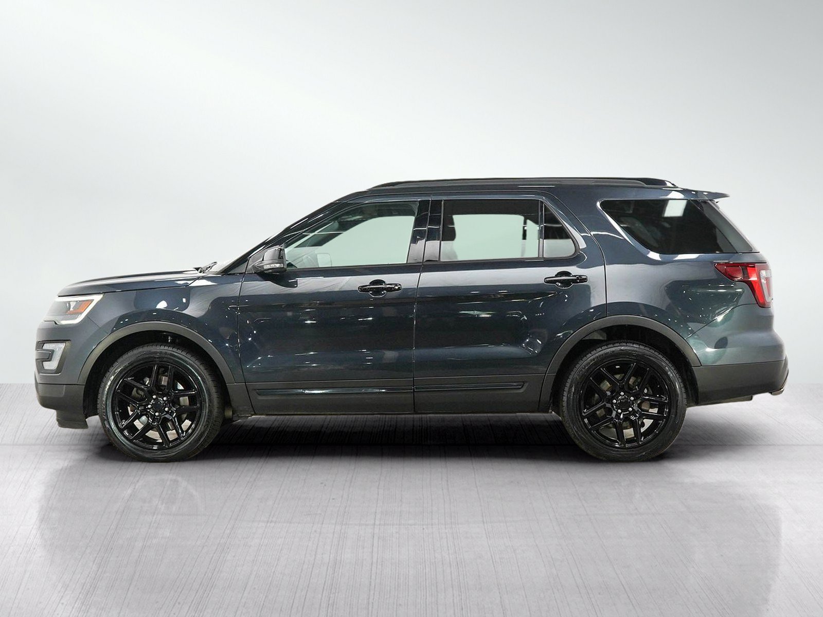 Used 2017 Ford Explorer Sport w/ Equipment Group 401A AWD/4WD image 2