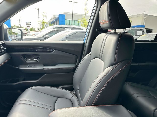 Used 2025 Honda Pilot TrailSport image 17