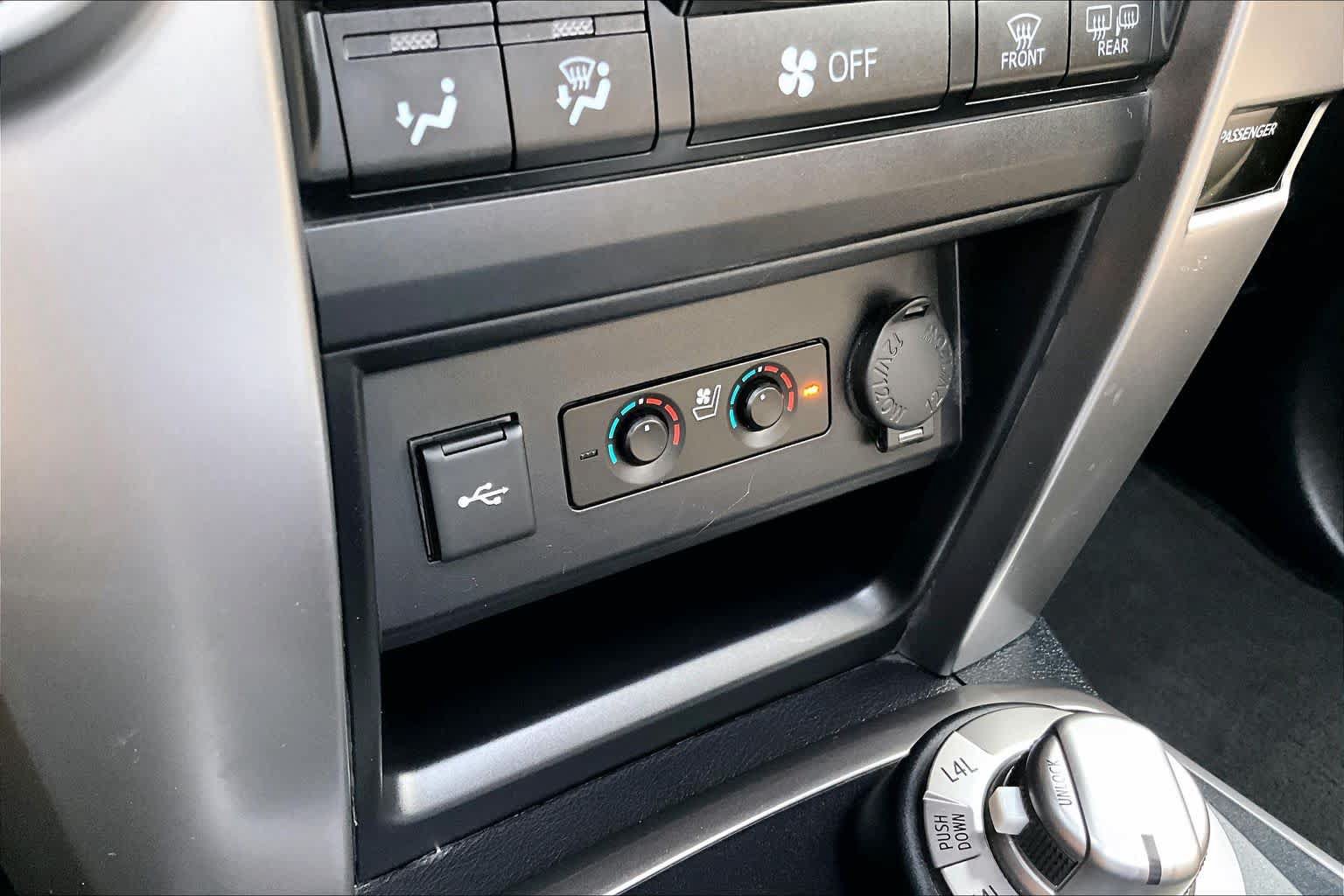 Used 2024 Toyota 4Runner Limited AWD/4WD image 33