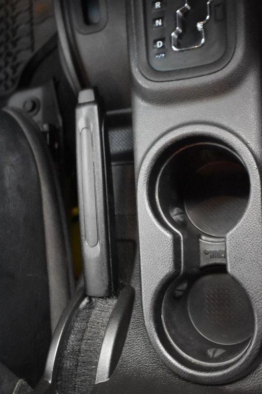 Used 2015 Jeep Wrangler Unlimited Sahara w/ Connectivity Group image 23