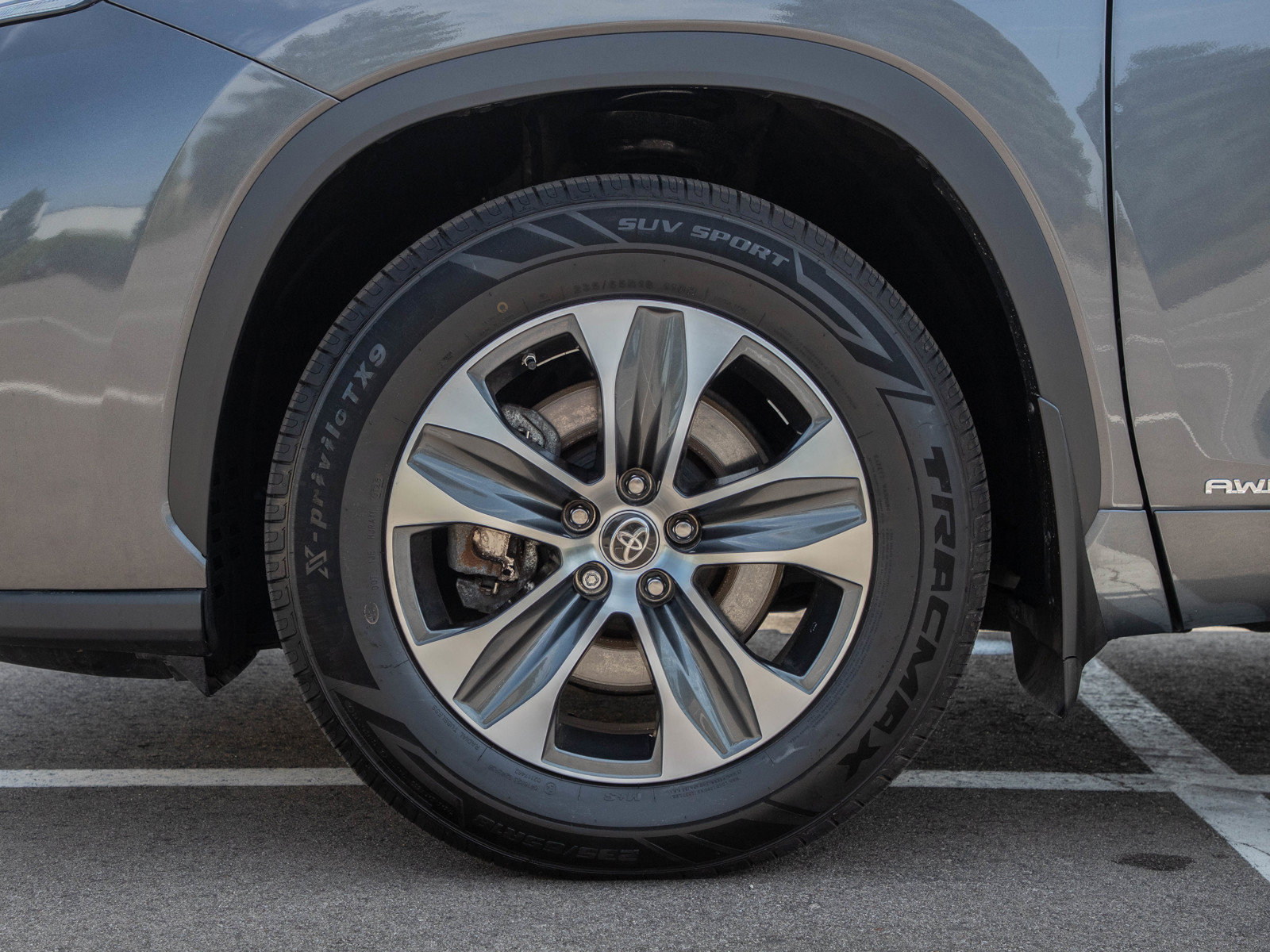 Used 2025 Toyota Highlander XLE AWD/4WD image 33