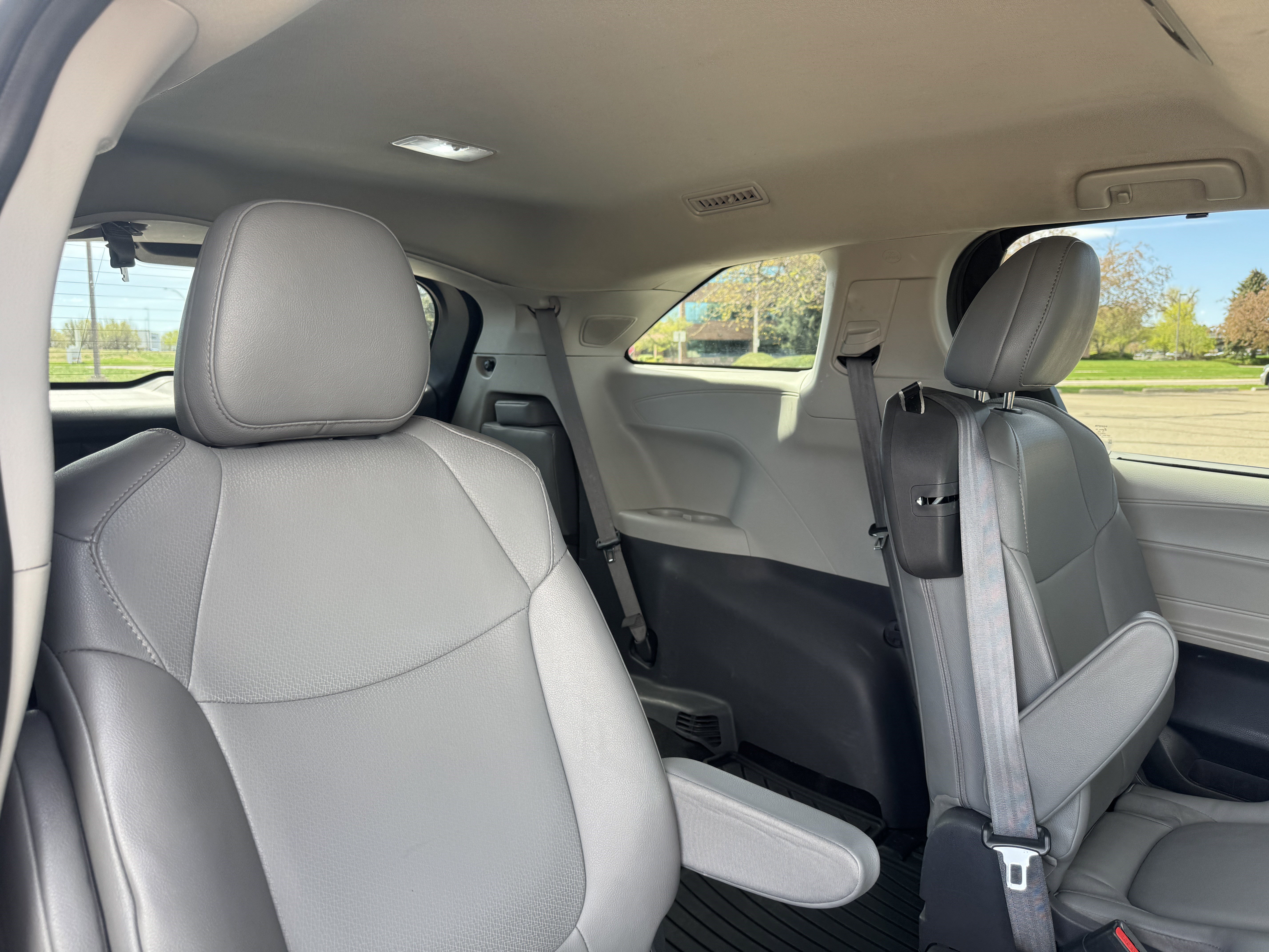 Used 2021 Toyota Sienna XLE w/ XLE Plus Package image 18