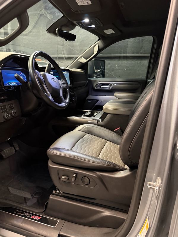 Used 2024 Chevrolet Silverado 2500 ZR2 w/ Technology Package AWD/4WD image 10
