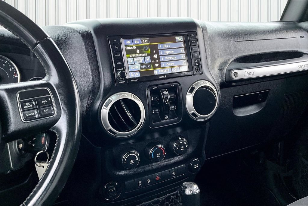 Used 2017 Jeep Wrangler Unlimited Sahara AWD/4WD image 9