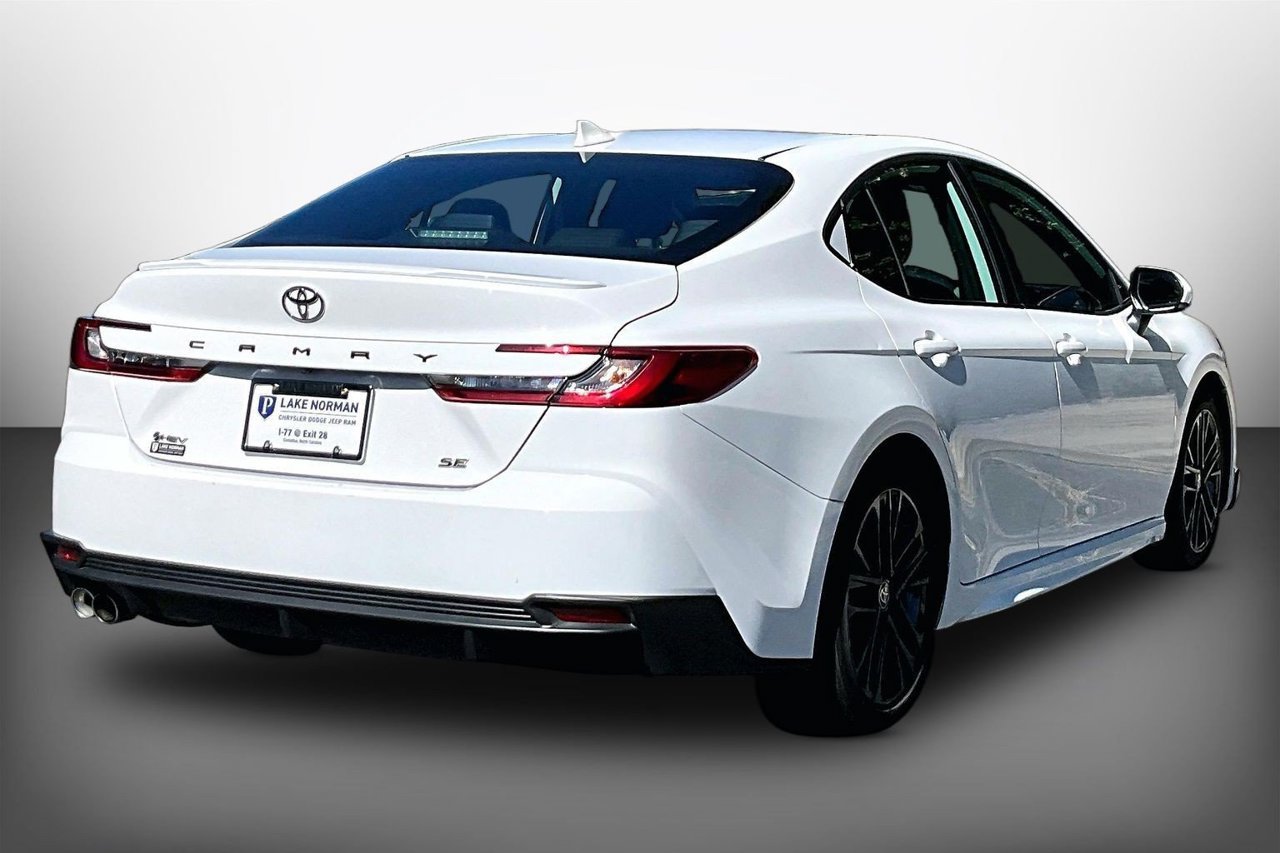 Used 2025 Toyota Camry SE FWD image 8