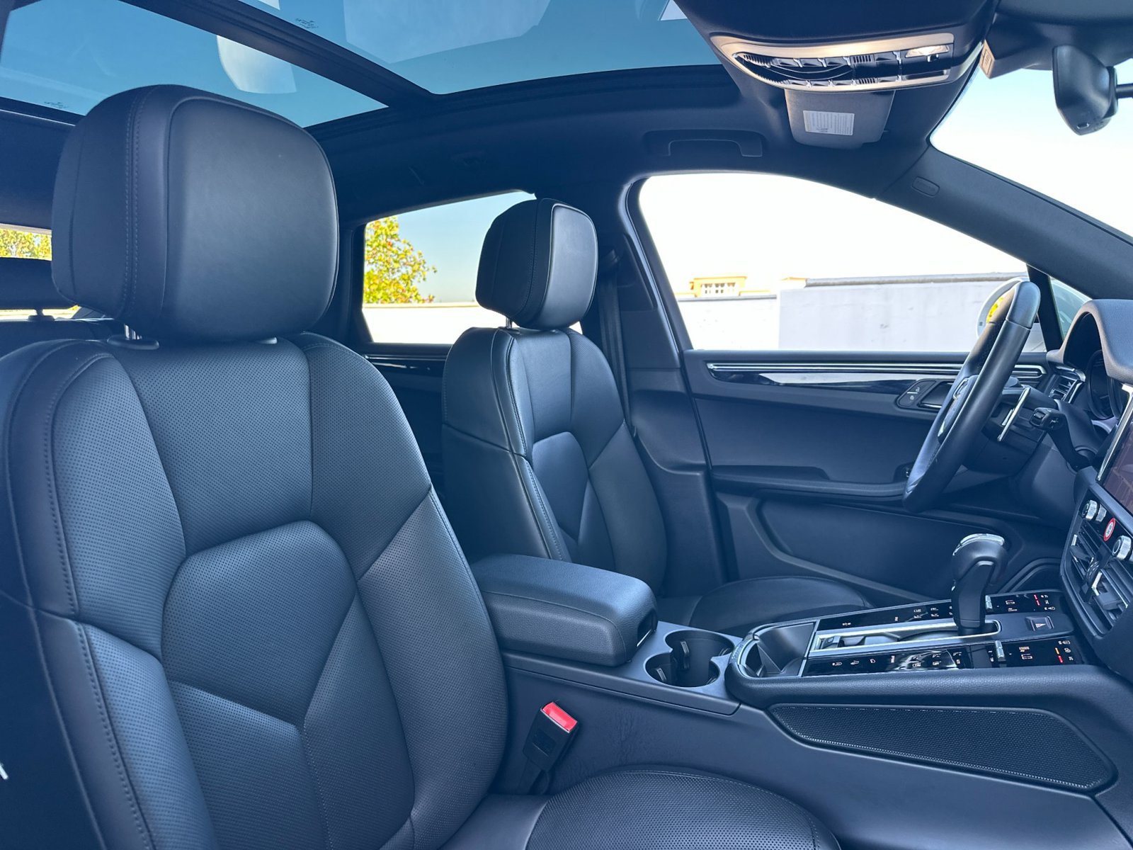 Certified 2026 Porsche Macan AWD/4WD image 27