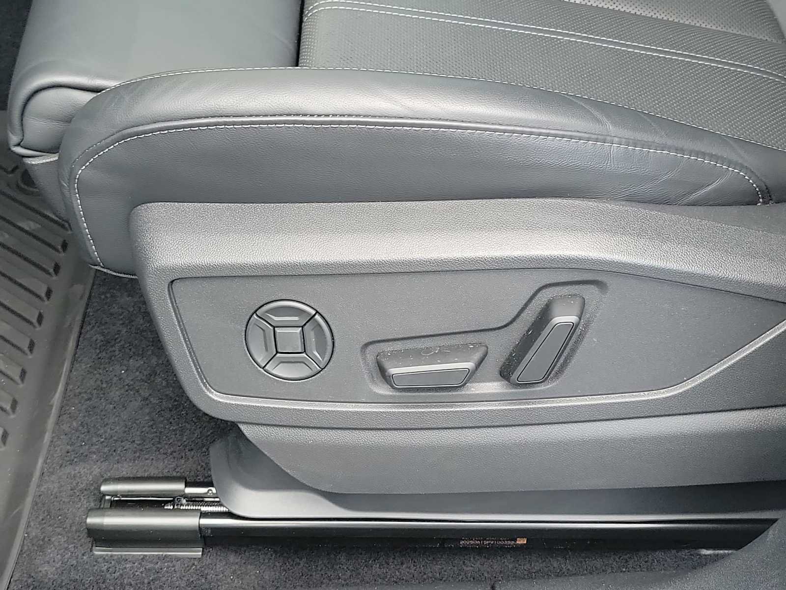 Certified 2025 Audi Q5 Premium Plus w/ Premium Plus AWD/4WD image 15