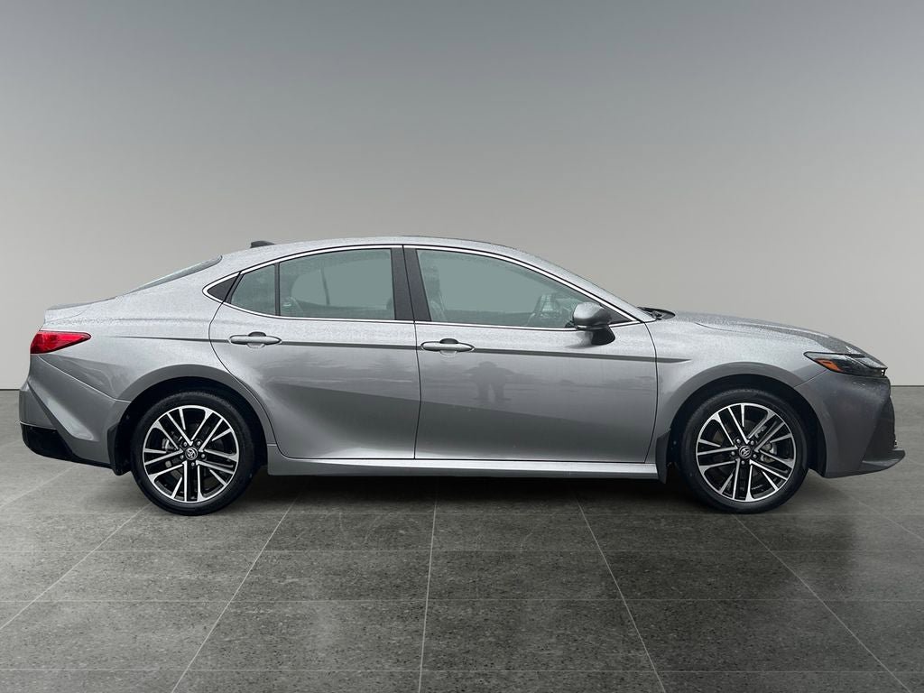 Used 2025 Toyota Camry XLE AWD/4WD image 9