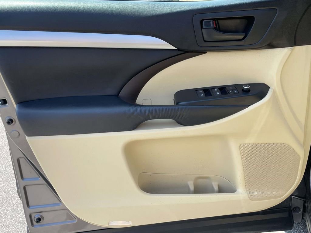 Used 2014 Toyota Highlander Plus AWD/4WD image 15