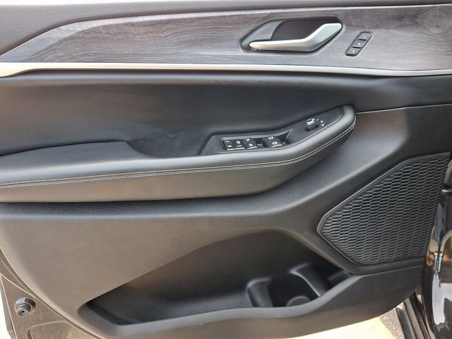 Used 2023 Jeep Grand Cherokee L Limited w/ Luxury Tech Group II AWD/4WD image 12