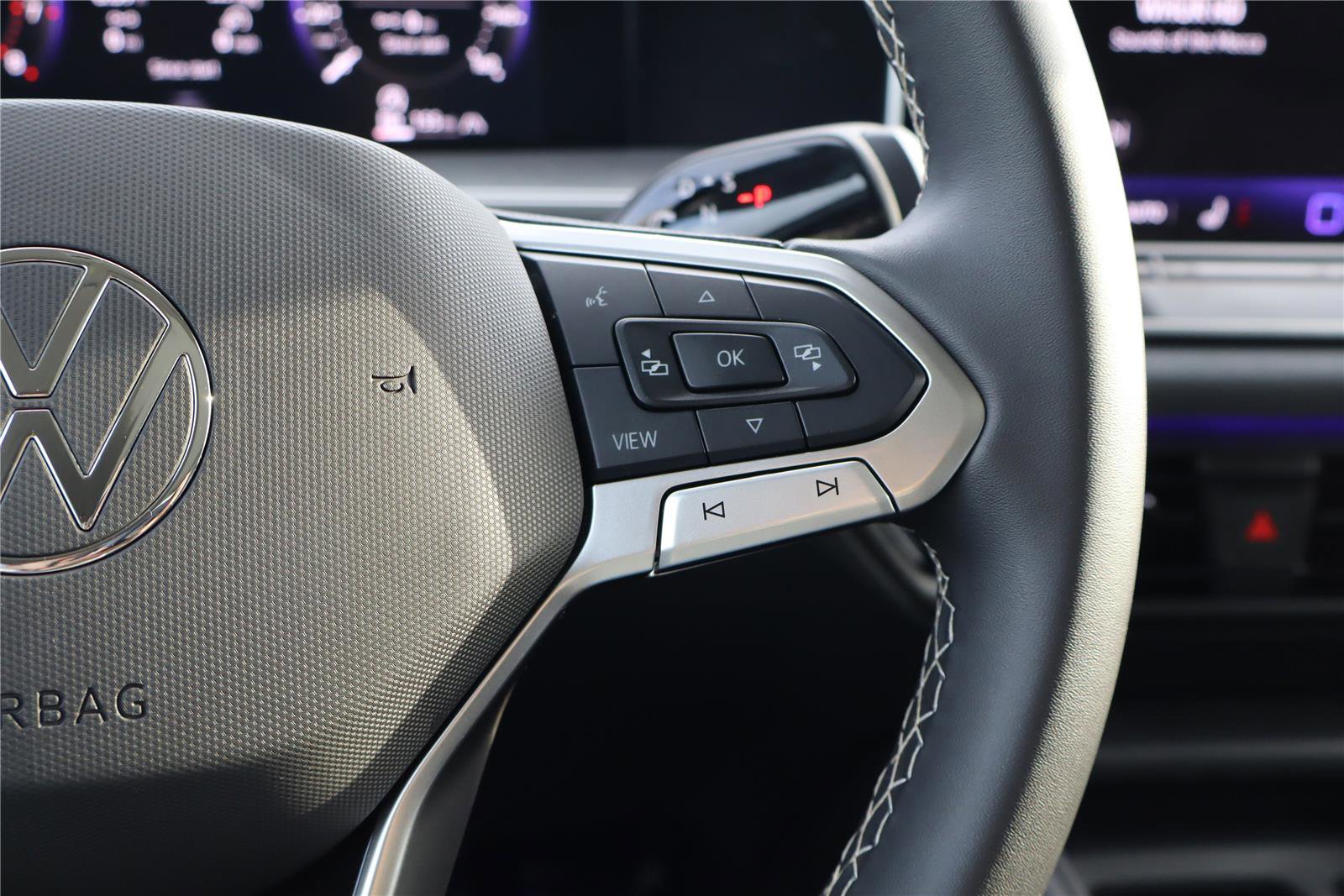 Certified 2025 Volkswagen Tiguan SE w/ Panoramic Sunroof Package image 17