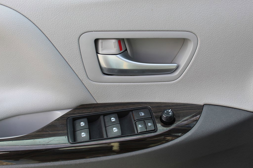 Used 2015 Toyota Sienna XLE Premium AWD/4WD image 10
