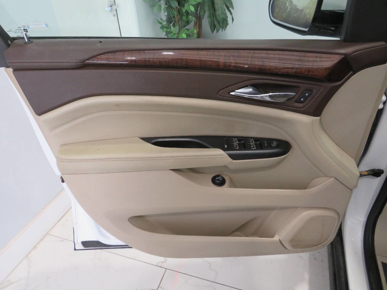 Used 2014 Cadillac SRX Luxury FWD image 25