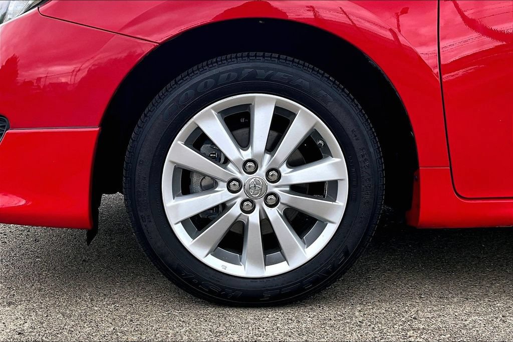 Used 2010 Toyota Matrix FWD image 12