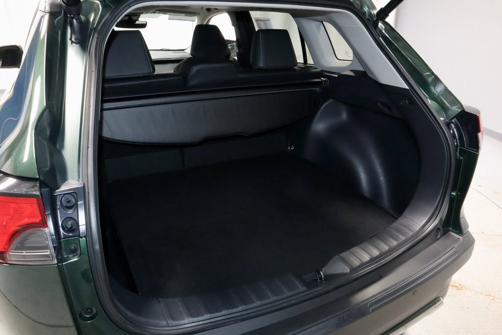 Used 2022 Toyota Corolla Cross XLE w/ Convenience Package AWD/4WD image 13