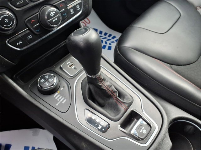 Used 2019 Jeep Cherokee Trailhawk w/ Comfort/Convenience Group image 21