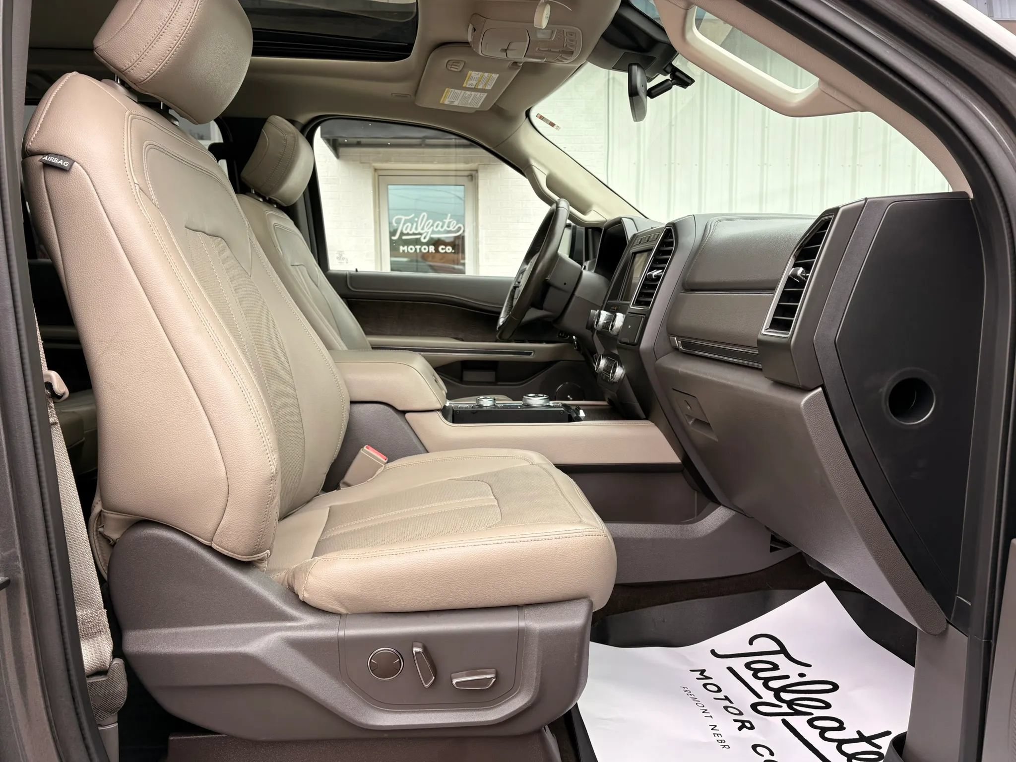 Used 2019 Ford Expedition Limited w/ Special Edition Package AWD/4WD image 12
