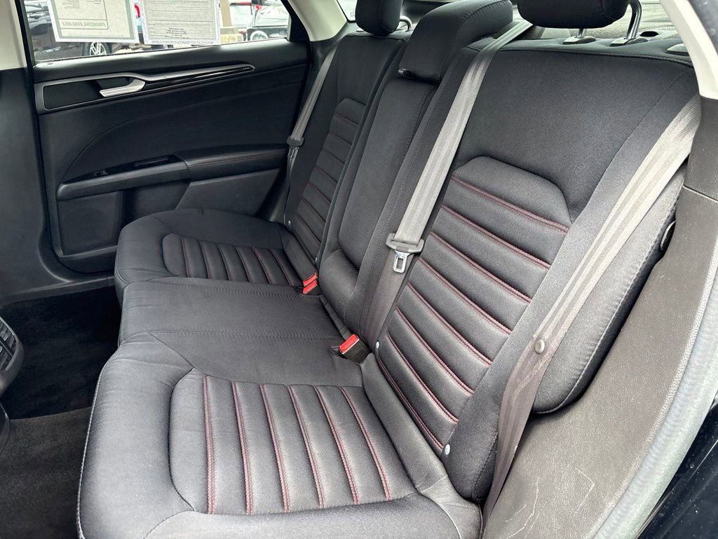 Used 2016 Ford Fusion SE FWD image 25