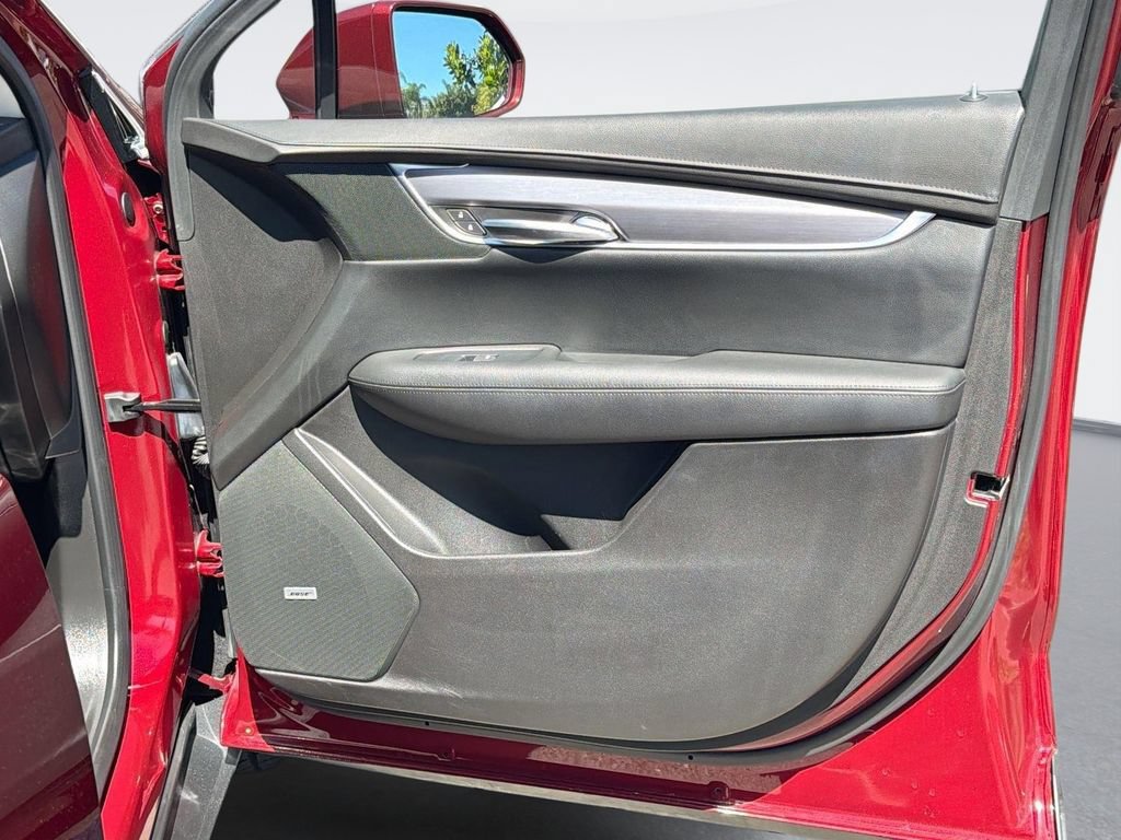 Used 2017 Cadillac XT5 Luxury w/ Driver Awareness Package FWD image 31