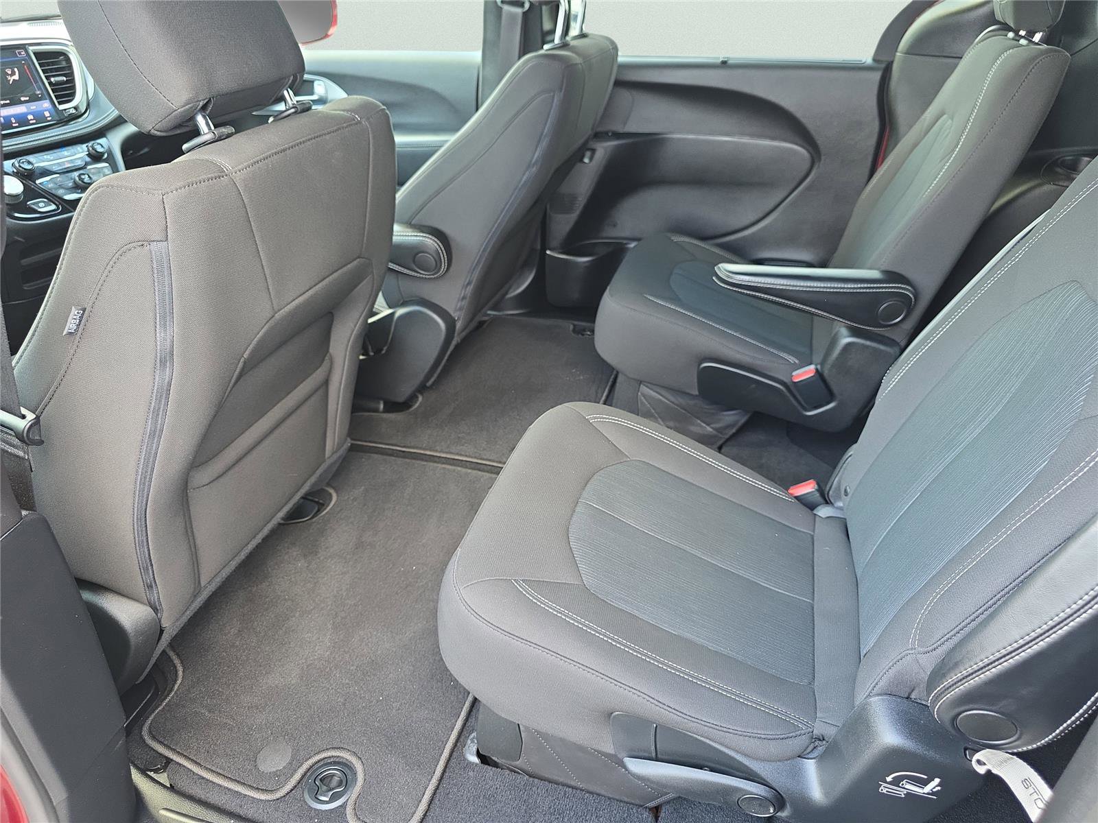 Used 2021 Chrysler Pacifica Touring w/ S Appearance Package image 28