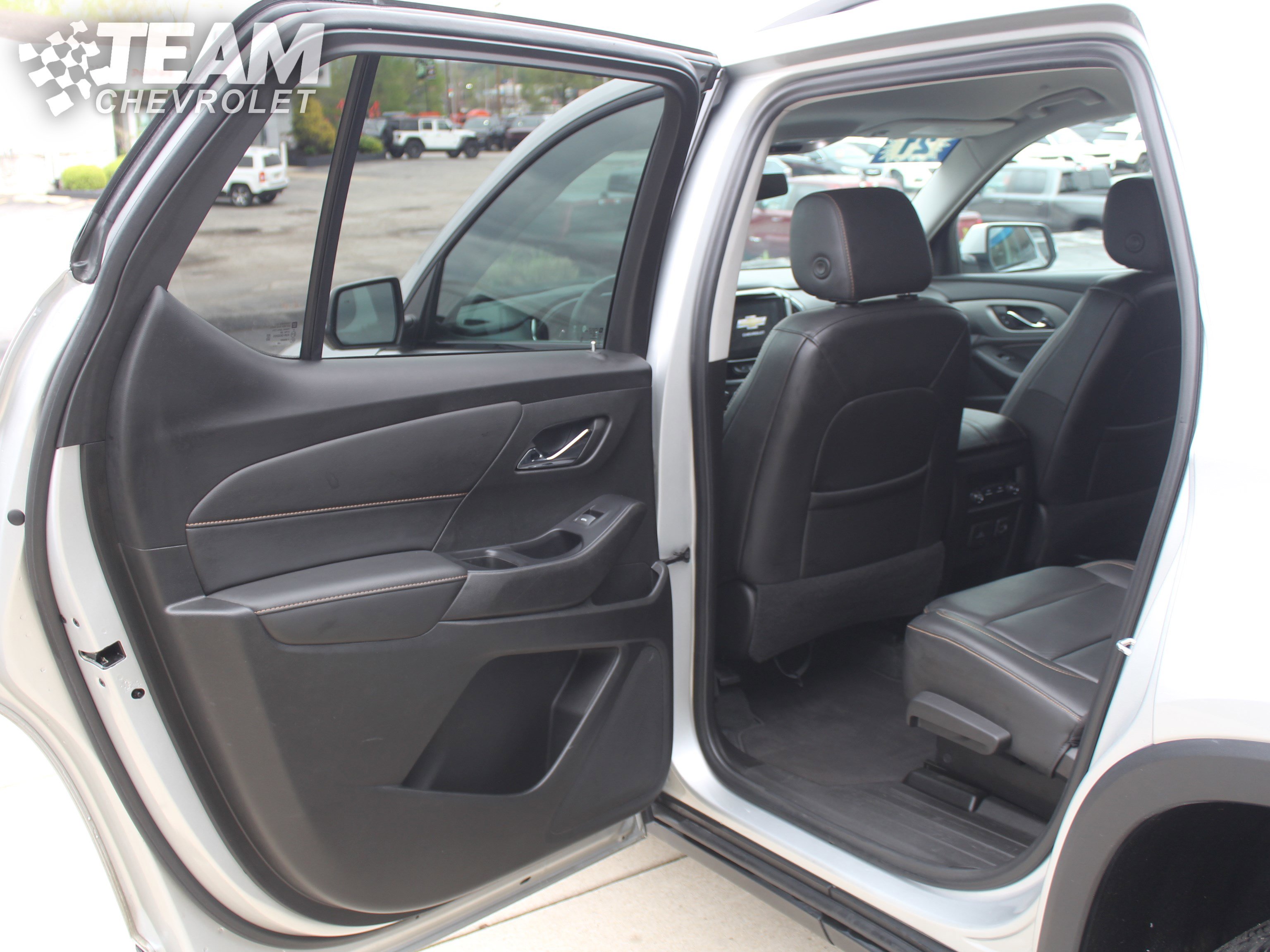 Used 2021 Chevrolet Traverse RS FWD image 19