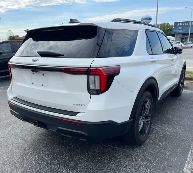 Used 2025 Ford Explorer ST-Line w/ Premium Package image 5