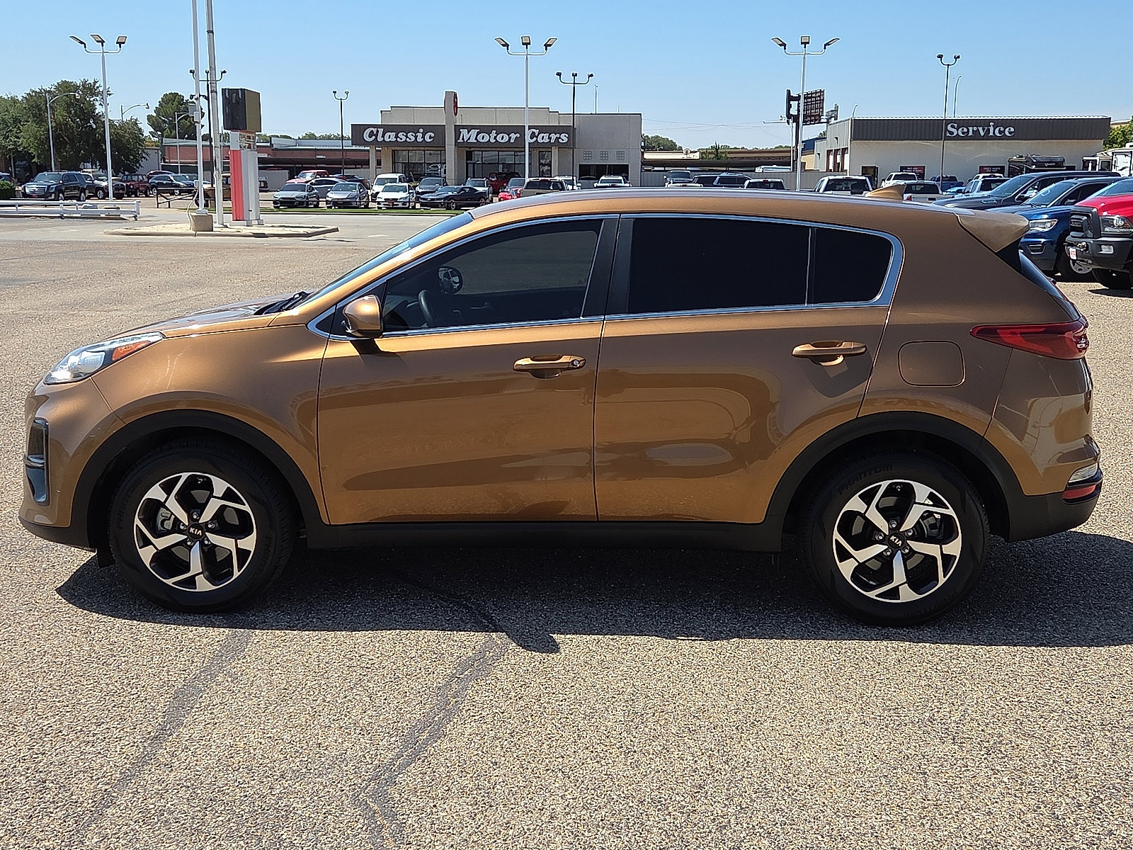 Used 2021 Kia Sportage LX image 2