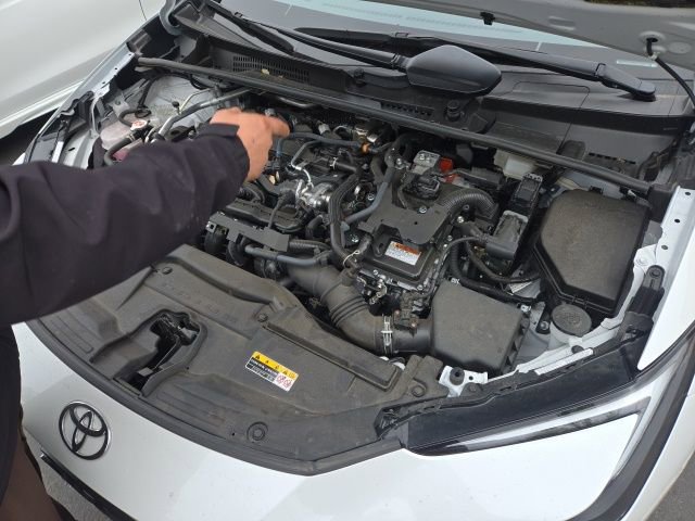 Used 2025 Toyota Prius LE FWD image 17
