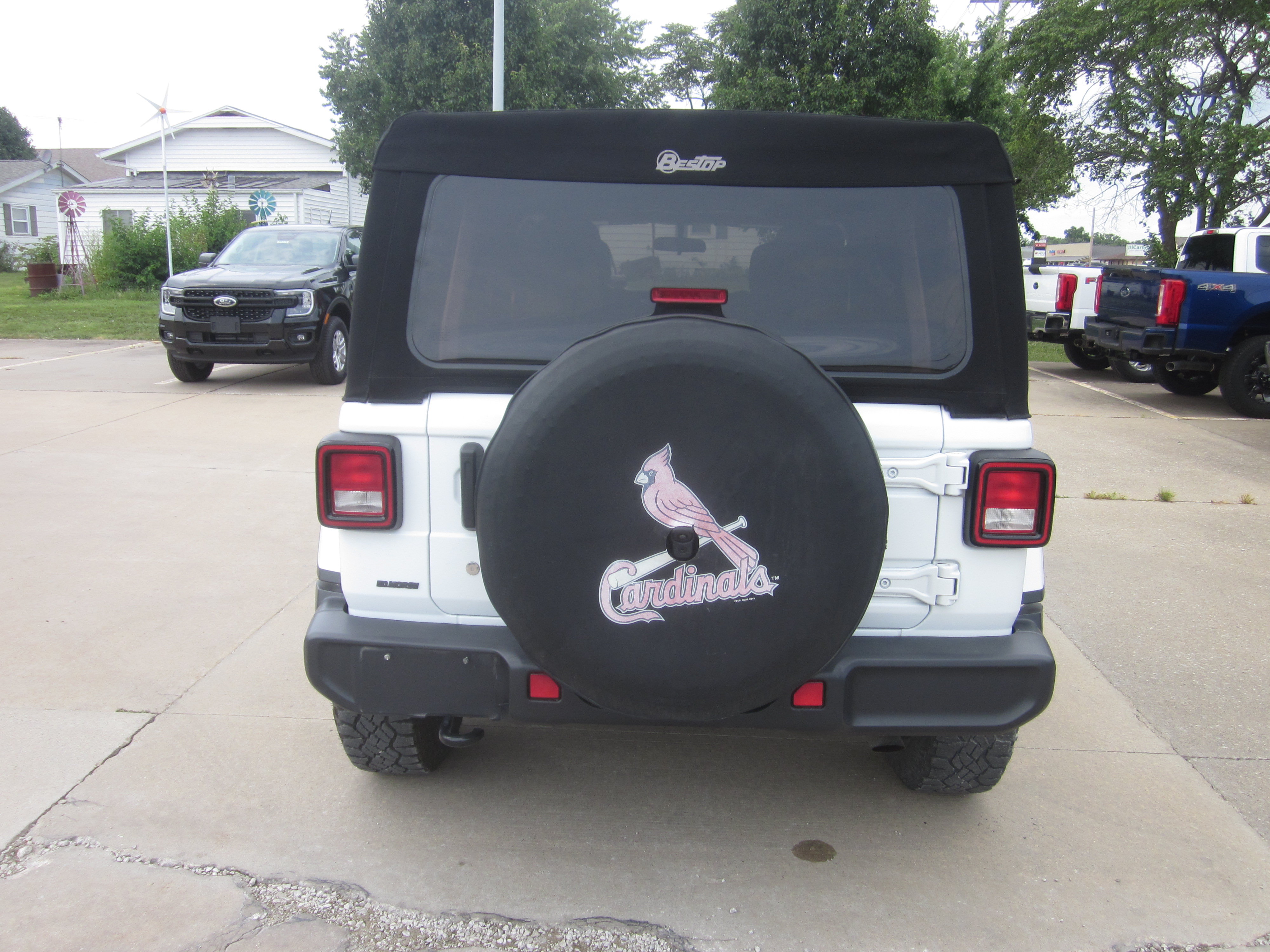 Used 2019 Jeep Wrangler Unlimited Sahara AWD/4WD image 5
