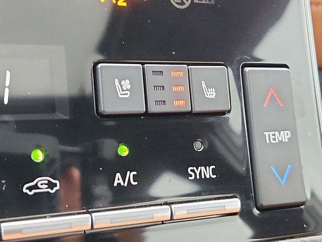 Certified 2022 Toyota Avalon Limited w/ Advanced Safety Package FWD image 26