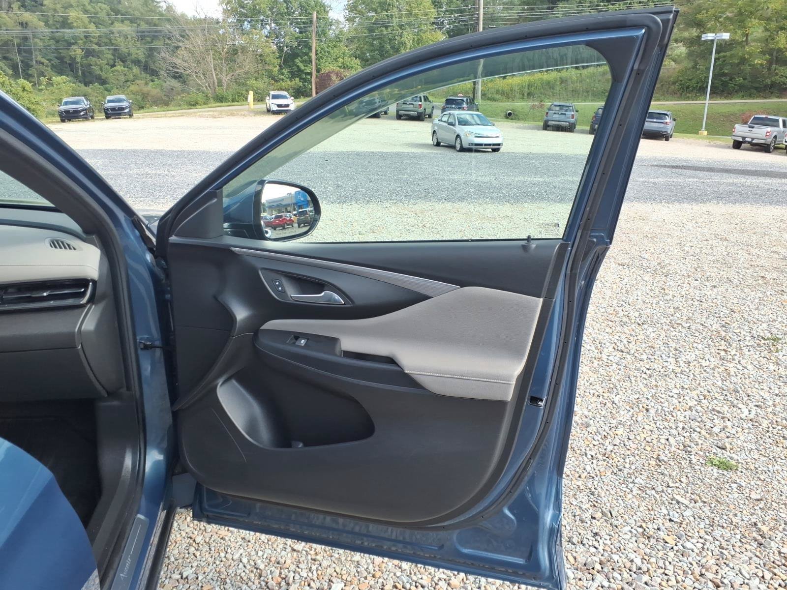 Used 2025 Buick Envista Avenir FWD image 17