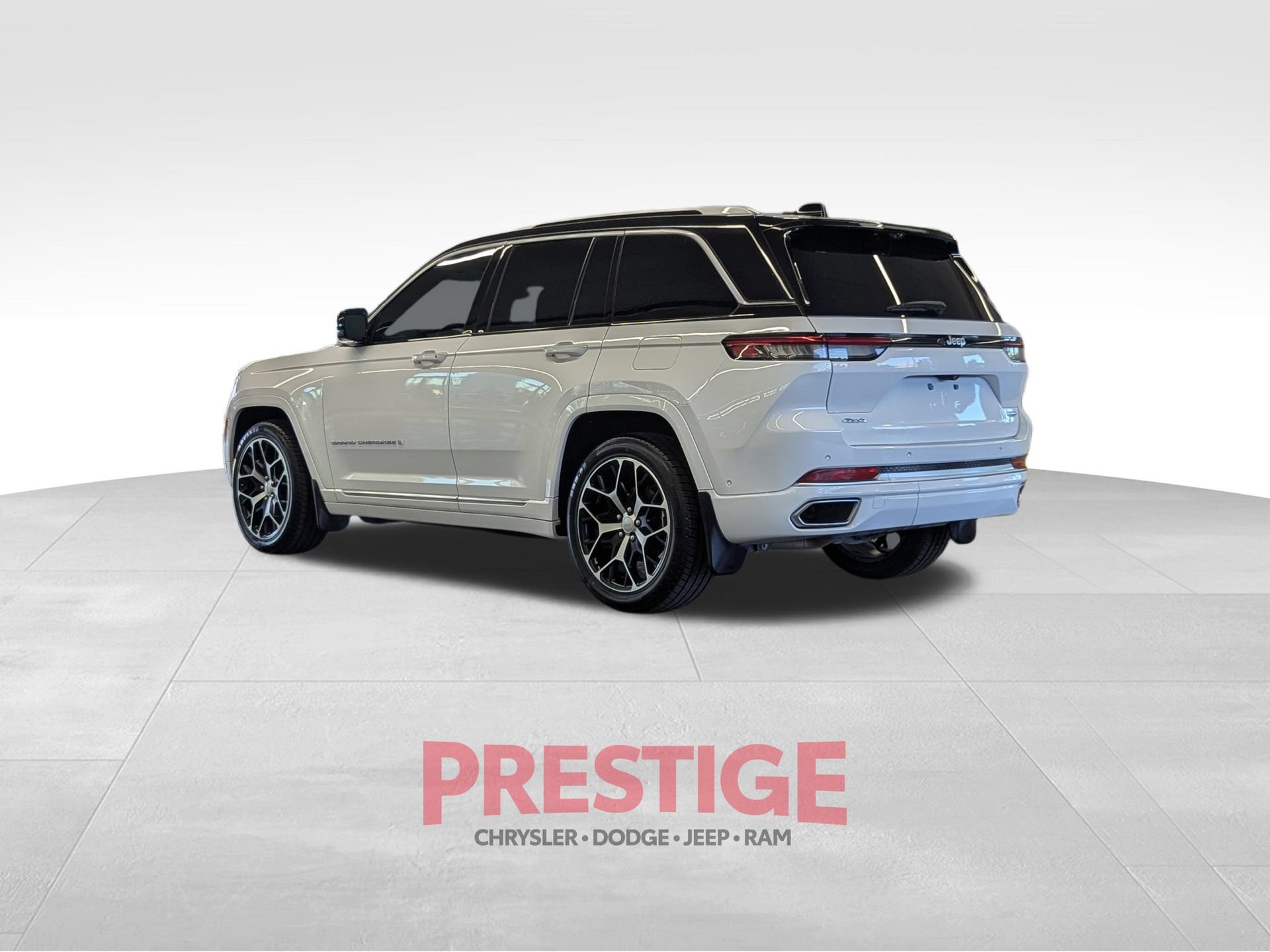 Used 2022 Jeep Grand Cherokee Summit AWD/4WD image 12
