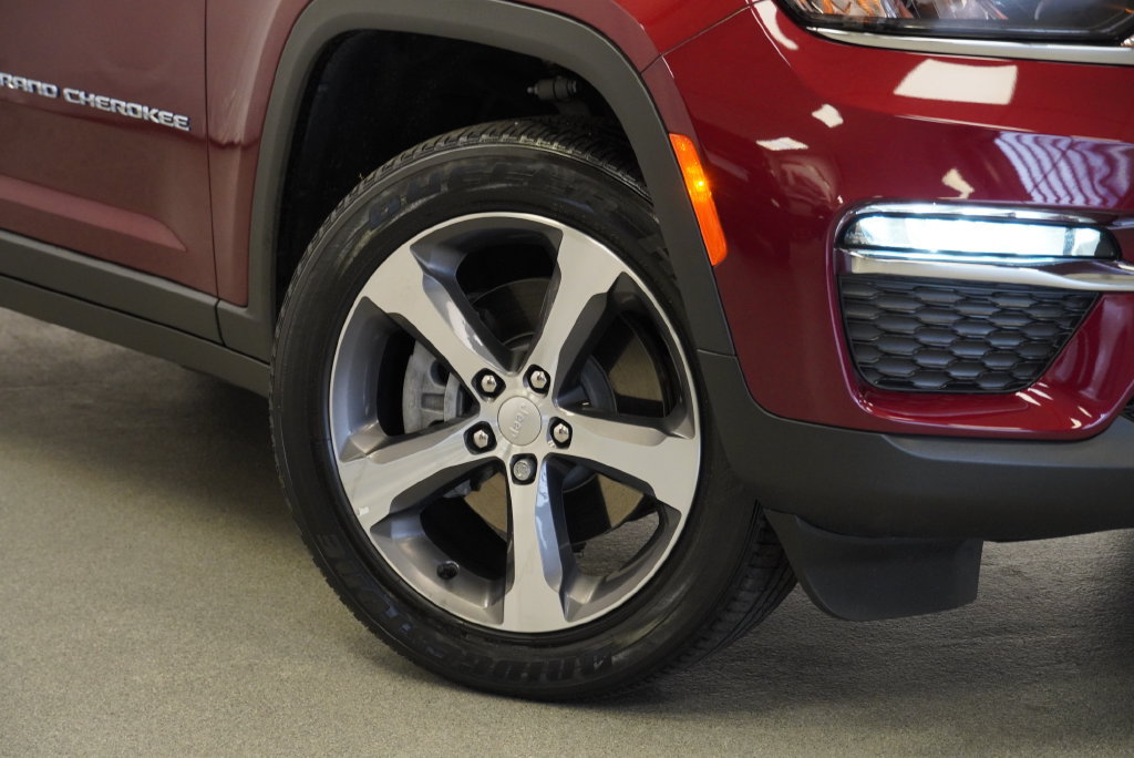 Used 2022 Jeep Grand Cherokee Limited 4xe AWD/4WD image 8