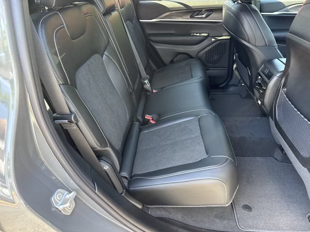 New 2027 Jeep Grand Cherokee Altitude RWD image 15
