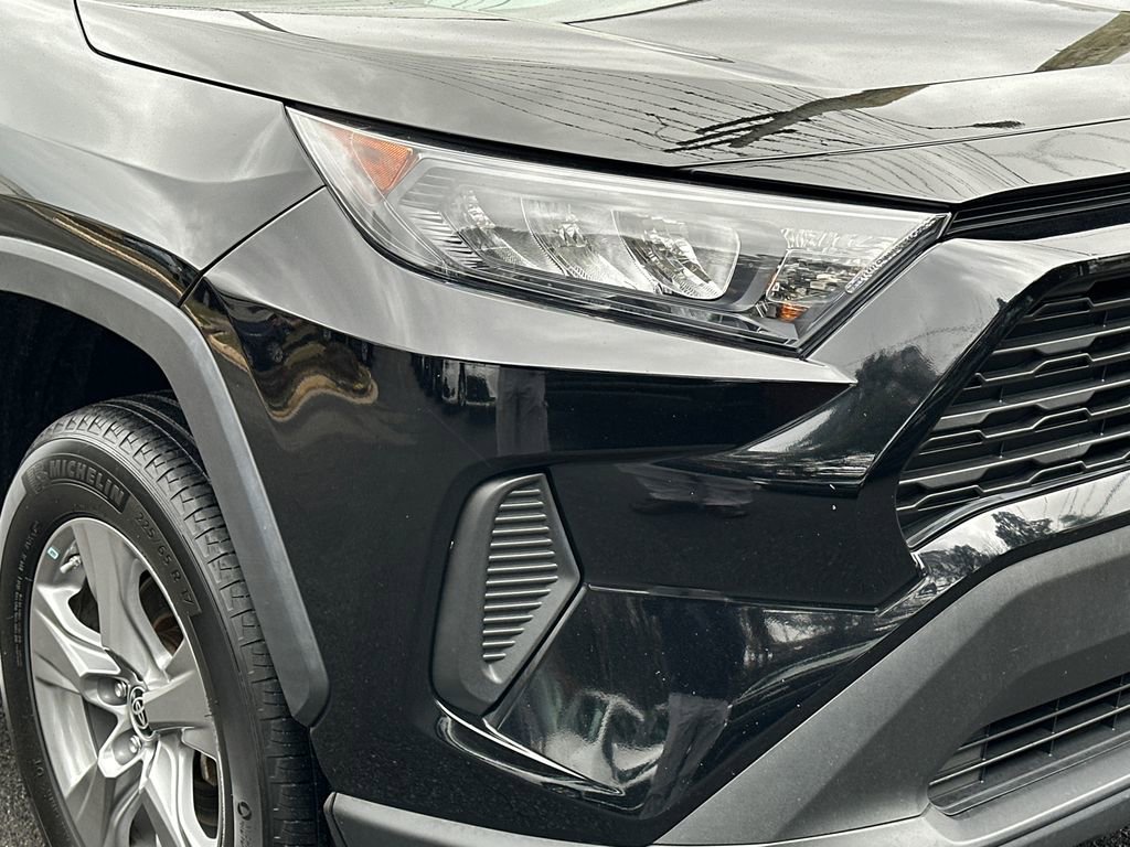 Used 2022 Toyota RAV4 LE image 9