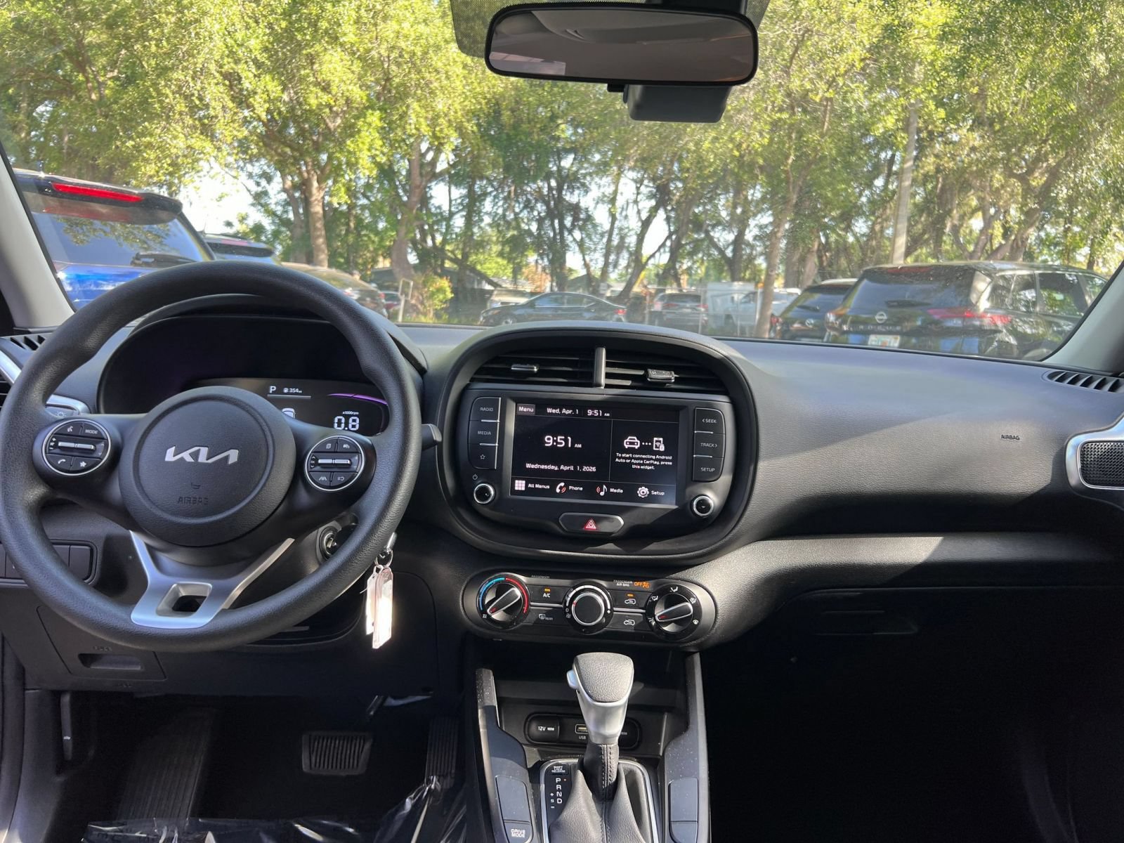 Used 2025 Kia Soul LX w/ LX Technology Package FWD image 31